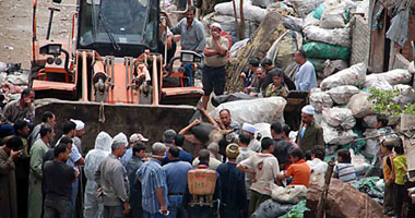 بالصور.. الخنازير والأطفال والحيوانات فى "زرايب" المعتمدية تحت حماية المسئولين 