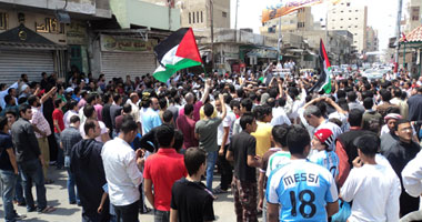 استمرار اعتصام المئات أمام منفذ كوبرى السلام بالقنطرة