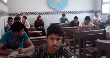 ضبط طالبين بالدقهلية حاولا مغادرة لجنة الامتحان وبحوزتهما أوراق الإجابة