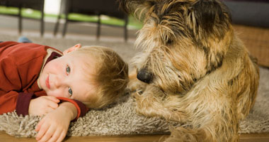 الأطفال الذين يقتنون الكلاب أكثر عرضة لـ"الشخير"