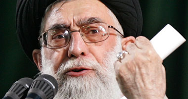 خامنئى متحديا المعتدلين: "خائن من يقول مستقبل إيران فى المفاوضات"