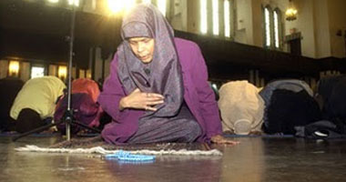 أول مسلمة تؤم المصلين فى "الجمعة" ببريطانيا 