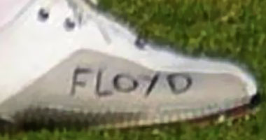 بالصور.. حذاء رونى يُثير تساؤلات الإنجليز