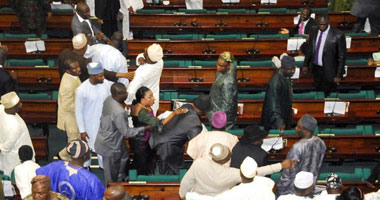 أشخاص يقتحمون جلسة للبرلمان النيجيرى ويخطفون صولجانا 