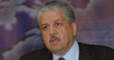 رئيس الحكومة الجزائرية يستقبل وفدا من البنك الدولى