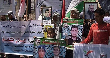 مظاهرة فى غزة للإفراج عن الأسرى الفلسطينيين مقابل جاسوس الموساد