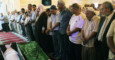 مرشد الإخوان ووزير التضامن يشاركان فى تشييع جنازة "الغزالى"
