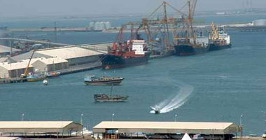 ميناء عدن يستأنف تزويد السفن المارة بالخليج بالوقود بعد توقف لمدة عام
