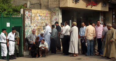 توافد الناخبين على مقر اللجان بالوراق للإدلاء بأصواتهم فى جولة الإعادة