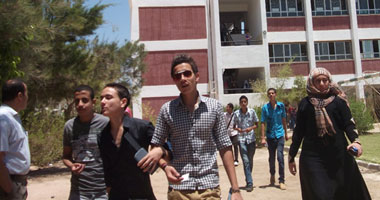 حضور متوسط لطلاب مدارس القاهرة وتوافد مكثف للأهالى لدفع المصروفات