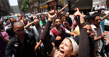 متظاهرو التحرير يهتفون أمام "القضاء العالى" الشعب يريد تطهير القضاء