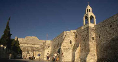 الفلسطينيون يرممون كنيسة المهد فى بيت لحم