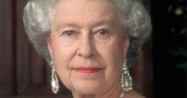 الملكة إليزابيت تحتفل بعيد ميلادها التسعين بعرض عسكري