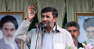 صحيفة إيرانية: أحمدى نجاد يبدأ جولاته الانتخابية بوصف منتقديه بـ"القمامة"