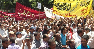 موظفو "المقاولون": نظمنا مسيرة رداً على الشائعات المغرضة ضد "محلب"