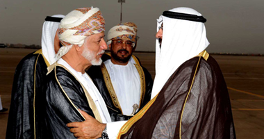 وزير الخارجية الكويتى يصل سلطنة عمان