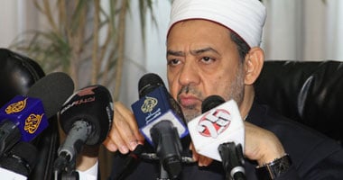 أحمد الطيب يكشف لـ"رؤساء تحرير الصحف".. السيسى قال لى: "أنت المسئول عن الأزهر أمام الله".. ويؤكد: لا أشاهد بالفضائيات سوى نشرة التاسعة بالتليفزيون.. وشيخ الأزهر نفسه ممكن يدخل النار