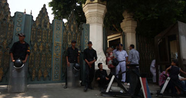 الأمن المركزى يلقى القبض على مصابى الثورة أمام قصر الاتحادية