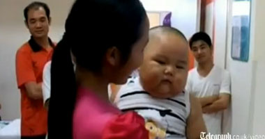 بالفيديو.. الصين تكشف عن أسمن طفل فى العالم