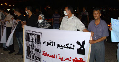 وقفة صامتة لإعلاميى دمياط احتجاجًا على الممارسات القمعية ضد وسائل الإعلام