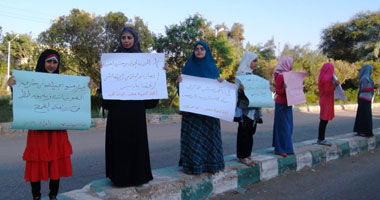 بالصور شباب الداخلة يطالبون مرسى بإنقاذ الخزان الجوفى من الإهدار