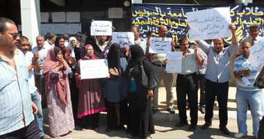 موظفو جامعة السويس يهددون بنصب الخيام والاعتصام