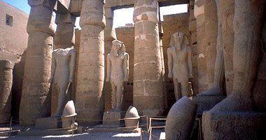 "الآثار"توافق على نقل البعثة الألمانية لقطعتين حجريتين لمعبد أمنحتب الثالث