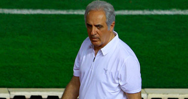 عدلى يتسلم "جوازات سفر" خماسى الزمالك الدولى بالمطار