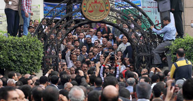 مسيرة المحامين تهتف: قول ما تخافشى "مرسى" لازم يمشى