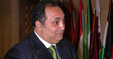 أديب: منصور عامر يتبرع بمليون جنيه لحملة "المليون بطانية"