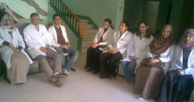 إضراب 30 طبيب علاج طبيعى بمستشفى بنى سويف العام