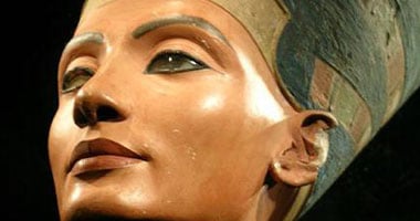نيوزويك: تمثال نفرتيتى المشوه يفتح الجدل لاستعادة "الأصلى" من ألمانيا
