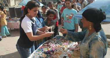 تجار بسوق البالة فى بورسعيد يعتدون على مسئولة الإذاعة المحلية أثناء تأدية عملها
