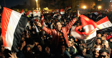  الصحف اللندنية.. عدوى الثورات تنتقل إلى الجزائر.. وتظاهرات فى بغداد ومدن أخرى احتجاجاً على سوء الخدمات.. وملك البحرين يأمر بصرف ألف دينار لكل أسرة بحرينية