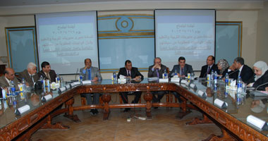 فى اجتماعه بمديرى المديريات.."غنيم" يؤكد الاهتمام باستراحات مراقبى الثانوية العامة ويمنع زيارات المسئولين للجان الامتحانات..و"ندا":التنسيق مع الداخلية لتأمين مراكز الأسئلة والإجابات بعدد كاف من الشرطة