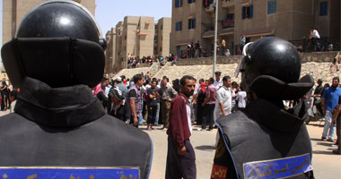 قوات الأمن تنجح فى الدخول إلى مساكن سوزان مبارك بالدويقة