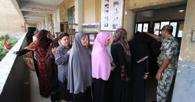 أهالى منطقتى الدرب الأحمر والجمالية يدلون بأصواتهم بالانتخابات الرئاسية