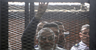 تأجيل محاكمة بديع و198 إخوانيا فى التحريض على العنف بالسويس لـ5 إبريل