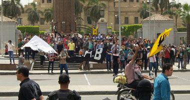 اشتباكات بـ"الأحزمة" بين طلاب الإخوان والأمن الإدارى بجامعة القاهرة