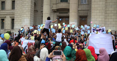 الأمن بمحيط جامعة القاهرة يمنع طلاب الإخوان من الخروج لميدان النهضة