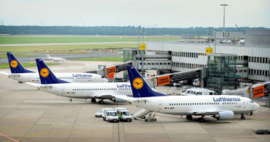 آلاف المسافرين تقطعت بهم السبل فى مطار فرانكفورت بسبب إضراب لوفتهانزا