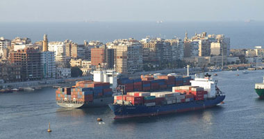 49 سفينة تعبر قناة السويس بحمولات 1,9 مليون طن 
