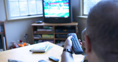دراسة أمريكية:طول ساعات مشاهدة التليفزيون ترفع مخاطر الإصابة بـ"السكر"