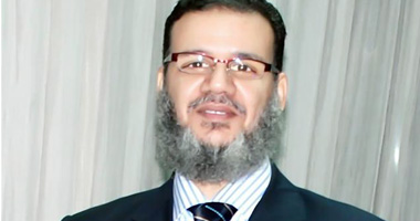 ممدوح إسماعيل: حلف مرسى اليمين أمام الدستورية يضفى شرعية على حل البرلمان