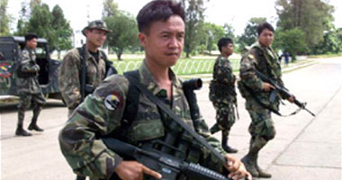 جبهة مورو تسلم أسلحة استولت عليها من شرطة الفلبين
