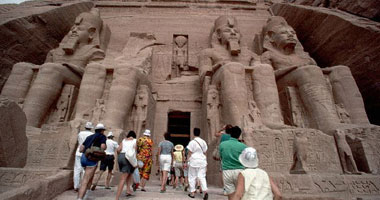 الشمس تتعامد على وجه الملك رمسيس الثانى داخل معبد أبوسمبل 