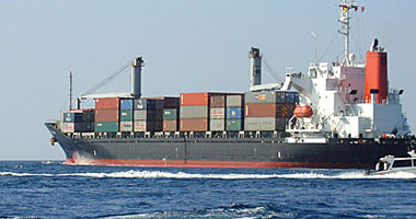رويترز: قوات إيرانية تحتجز سفينة شحن أمريكية وتقتادها إلى ميناء ايرانى(تحديث)