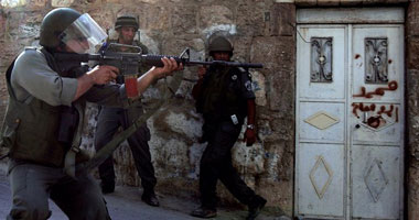القوات الإسرائيلية تعتقل 15 فلسطينيا بالضفة الغربية