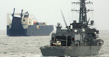 بارجتان أمريكيتان تتجهان لليمن لاعتراض سفن تحمل أسلحة للحوثيين(تحديث)