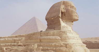 بعثة المركز المصرى الفرنسى تكتشف تمثال لأبوالهول بوجه آدمى شرق الأقصر